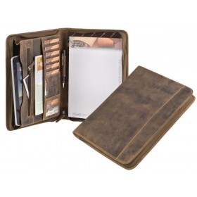 GREENBURRY A4 Dokumappe - kožené púzdro na dokumenty - Luxusné kožené púzdro na dokumenty veľkosti A4 od Greenburry.

kvalitný zips 
1-dielna priehradka - vhodná pre tablet PC ako je iPad (použite ochranný obal) 
5 slotov na karty 
1 priehradka na okno 
2 vrecká 
1 vrecko na zips 
1 slučka na pero 
1 priehradka na podložky na písanie podložky veľkosti A4 
na vnútornej strane vyrazené logo 
prírodná pieskovaná hovädzia koža - „použitý vzhľad“ 
vonkajší rozmer: približne 25,5 x 34,5 x 4,5 cm 
Hmotnosť: približne 820 g
Farba: antická hnedá
Materiál: hovädzia koža