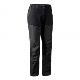 DEERHUNTER Lady Ann Trousers - dámske nohavice (3 - Tieto dámske nohavice majú v oblasti kontrastov elastický materiál, vďaka ktorým sú neuveriteľne flexibilné a zaisťujú dobrú voľnosť pohybu. Dámske nohavice sú certifikované OEKO-Tex a sú ošetrené teflónovým štítom +, ktorý odpudzuje vodu a nečistoty a pomáha tkanine rýchlejšie schnúť.

Nastaviteľný pás s gumou 
Dve šikmé vrecká 
Vrecká na stehnách so skrytým zipsom 
vrecko na nôž v ľavom vrecku stehna 
Zadné vrecko so zipsom 
Tvarované koleno 
strečový materiál pre lepšiu voľnosť pohybu 
Nastaviteľný členok s popruhom a suchým zipsom
Farba: 985 - Black Ink