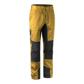 DEERHUNTER Rogaland Contrast Trousers Buckthorn - strečové nohavice (5 - Deerhunter Rogaland strečové nohavice poskytujú maximálnu slobodu pohybu a sú ideálne pre každého lovca. Komfortné strečové nohavíce pre skvelé vonkajšie zážitky. Nohavice sú odolné voči vode a sú elastické v zadnej časti pásu a okolo kolená. Farba tmavá hnedá v komninácii s čiernou strečovou látkou.

Elastický pás 
Dve predné vrecká 
Dve vrecká na stehne so skrytými zipsami 
Jedno zadné vrecko so skrytým zipsom 
Predtvarované kolená 
Elastické miesta pre väčšiu slobodu pohybu 
Na každom členku je suchý zips 
Nohavice sú elastické v zadnej časti pásu a okolo kolien 
Farba 639 - Buckthorn