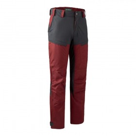DEERHUNTER Strike Trousers - strečové nohavice (5 - <P>Strečové nohavice Deerhunter Strike, ktoré sú vodoodpudivé. </P>
<P>Strike nohavice od firmy Deerhunter majú výstuhu Teflon® Shield, ktorá zaisťuje rýchlejšie schnutie oblečenia. Voľnočasové oblečenie Strike je k dispozícii v bunde, nohaviciach a šortkách, ktoré sú dodávané v 3 rôznych farebných kombináciách, takže si môžete vybrať sadu, ktorá najlepšie vyhovuje vašim individuálnym voľnočasovým aktivitám.</P>
<UL>
<LI>
<DIV id=tw-target class=oSioSc>
<DIV id=tw-target-text-container class="gsrt tw-ta-container tw-nfl">OEKO-TEX®</DIV></DIV>
<LI>
<DIV class=oSioSc>
<DIV class="gsrt tw-ta-container tw-nfl">Teflónová výstuž</DIV></DIV>
<LI>
<DIV class=oSioSc>
<DIV class="gsrt tw-ta-container tw-nfl">Povrchová úprava je odolná voči vode</DIV></DIV>
<LI>
<DIV class=oSioSc>
<DIV class="gsrt tw-ta-container tw-nfl">Štvorcestný strečový materiál</DIV></DIV>
<LI>
<DIV class=oSioSc>
<DIV class="gsrt tw-ta-container tw-nfl">Farba 470 - Oxblood Red</DIV></DIV></LI></UL>