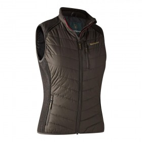 DEERHUNTER Lady Caroline Padded Waistcoat - dámska vesta (3 - <P>Praktická, teplá a krásne tvarovaná, polstrovaná vesta Deerhunter Lady Caroline je dokonalým všestranným doplnkom vášho jesenného a zimného šatníka. </P>
<P>Táto vesta, ktorá je nosená s dlhým rukávom, ktorá dodáva teplo chladnému dňu, alebo pod bundou, ktorá izoluje pred extrémnymi podmienkami, dodáva šmrnc každému neformálnemu alebo funkčnému oblečeniu. Kontrastné pletené panely po bokoch a ramenách poskytujú priliehavé uloženie a väčšie pohodlie, polstrovanie vpredu a vzadu je teplé a odolné proti vetru. Tri predné vrecká zakončené zipsom, jednoduchý, ale vysoko praktický dizajn tejto vesty. </P>
<UL>
<LI>Tri predné vrecká na zips 
<LI>Kontrastná pletenina po stranách a ramenných častiach pre lepšie prispôsobenie a väčšie pohodlie 
<LI>Elastická lemovacia páska v prieramku a dole 
<LI>Pohodlná a priedušná vesta vhodná na všetky outdoorové aktivity 
<LI>Zloženie 100% Polyester 
<LI>Farba 571 - Brown Leaf</LI></UL>