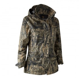DEERHUNTER Lady Gabby Jacket - dámska bunda (3 - <P>Bunda Deerhunter Lady Gabby je ženská verzia oceňovanej bundy Pro Gamekeeper. </P>
<P>Táto bunda je odpoveďou na všetky vaše jesenné a zimné výpravy. Bunda Lady Gabby je všestranný umelec. Lezenie na horu tohto jeleňa, ktorého raz v živote budete milovať, budete milovať vylepšené vetranie nepremokavých zipsov v podpazuší spolu s obojsmerným zipsom YKK pre ľahký prístup na cestách. Mimo vyšliapanej cesty na túru alebo stonku sú vrecká na prednej časti skrinky s preklopením nevyhnutné pre nosenie vášho vybavenia, alebo keď iba sedíte pri zasklení svojho okolia, dve vrecká na teplejšie ruky udrží vaše ruky útulné. Dámska bunda Lady Gabby s odnímateľnou kapucňou, neoprénovými búrkovými manžetami a nastaviteľným spodným sťahovacím šnúrkou vyžaruje množstvo ženského strihu a štýlu s brzdnou silou, ktorá vás ochráni pred poveternostnými vplyvmi.</P>
<UL>
<LI>Odnímateľná kapucňa 
<LI>2-smerný YKK zips v strede vpredu 
<LI>Vrecko na rádio s nepremokavým zipsom a gumovým otvorom pre anténu 
<LI>Dve vrecká na teplejšie ruky s nepremokavým zipsom 
<LI>2 predné vrecká s krabičkou a chlopňami 
<LI>Vodeodolný zips pod pažami pre odvetranie 
<LI>Predtvarované rukávy 
<LI>Nastaviteľné v spodnej časti rukávov remienkom a suchým zipsom 
<LI>Neoprénová búrková manžeta na rukávoch 
<LI>Nastaviteľné dno so sťahovacou šnúrkou 
<LI>Zloženie 100% Polyester 
<LI>Farba 64 - Realtree TIMBER</LI></UL>
