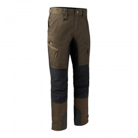 DEERHUNTER Rogaland Stretch Contrast Trousers - strečové nohavice (5 - <P>Deerhunter Rogaland strečové nohavice poskytujú maximálnu slobodu pohybu a sú ideálne pre každého lovca. Komfortné strečové nohavíce pre skvelé vonkajšie zážitky. Nohavice sú odolné voči vode a sú elastické v zadnej časti pásu a okolo kolená. Farba tmavá hnedá v kombinácii s čiernou strečovou látkou.</P>
<UL>
<LI>Elastický pás 
<LI>Dve predné vrecká 
<LI>Dve vrecká na stehne so skrytými zipsami 
<LI>Jedno zadné vrecko so skrytým zipsom 
<LI>Predtvarované kolená 
<LI>Elastické miesta pre väčšiu slobodu pohybu 
<LI>Na každom členku je suchý zips 
<LI>Nohavice sú elastické v zadnej časti pásu a okolo kolien
<LI>Farba 381-Fallen Leaf hnedé lístie</LI></UL>