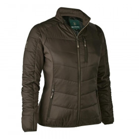 DEERHUNTER Lady Heat Padded Jacket - vyhrievaná dámska bunda (3 - <P>Vyhrievaná bunda Deerhunter Lady Heat Padded Jacket, ktorá kombinuje to najlepšie z materiálových inovácií, prvotriedny dizajn a textilnú technológiu, poskytuje poľovníkovi optimálne pohodlie a teplo, keď to najviac potrebujú. </P>
<P>Poskytuje pohodlie v chladnom počasí stlačením tlačidla a je súčasťou high-tech tepelnej série Deerhunter s inteligentným integrovaným systémom zahrievania, ktorý sa aktivuje ľahko prístupným tlačidlom ON/OFF v náprsnom vrecku s nastaviteľnou intenzitou tepla. ktorá je zobrazená vstavaným LED svetelným indikátorom. Z praktických dôvodov možno powerbanku jednoducho odpojiť a prať v práčke. Zateplené, s prešívanými panelmi vpredu, vzadu a na rukávoch a s pridanou 2-smernou strečou pre väčšiu flexibilitu, je ideálne do chladných a priaznivých podmienok lovu. </P>
<UL>
<LI>Prešívané predné, zadné a rukávové panely 
<LI>Pružné kontrastné látkové panely pre väčšie pohodlie 
<LI>Náprsné vrecko so zipsom 
<LI>Dve predné vrecká so zipsom 
<LI>Dve vnútorné vrecká 
<LI>Elastická lemovacia páska pri krku, otvoroch na rukávoch a spodnej časti 
<LI>Integrovaný tepelný systém Tlačidlo ON/OFF v náprsnom vrecku 
<LI>Tri stupne ohrevu 
<LI> Tepelné prvky - dva vpredu a jeden vzadu 
<LI>Možno prať v práčke 
<LI>Farba 585 - Wood 
<LI>K tomuto produktu je nutné dokúpiť zdroj (powerbanku) ktorá nie je súčasťou balenia! </LI></UL>