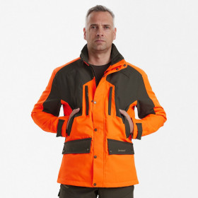 DEERHUNTER Strike Extreme Membrane Jacket - poľovnícka bunda (4 - <P>Doposiaľ najsilnejšia a najodolnejšia bunda, Strick Extreme Jacket, s membránou Deer-Tex, je tu, aby vás ochránila pred tým najnáročnejším terénom. Táto bunda je vyrobená z najpevnejšej a najodolnejšej látky a má 4-smerne roztiahnuteľné oblasti pre zvýšenú mobilitu, je nepremokavá, vetru odolná a odolná voči tŕňom, nie je nič, čo by táto bunda nedokázala. Navrhnuté s predtvarovanými lakťami, nastaviteľnými manžetami a nastaviteľnou šnúrkou v spodnej časti, vďaka čomu vám vždy perfektne sadnú. Herné vrecko, dve náprsné vrecká, dve odkladacie vrecká, všetky so skrytými zipsami, sú len začiatkom dostupných možností ukladania, s ďalšími integrovanými vreckami na kazety, ktoré sa vyklápajú z dvoch predných vreciek, obe s chlopňami, ktoré dopĺňajú nekonečnú kolekciu vreciek. Keď sú vaše výlety aktívnejšie, bunda Strike Extreme je vybavená obojsmernými zipsami pod pazuchami pre vaše potreby vetrania. Posledné úpravy tejto všestrannej bundy zahŕňajú popruhy na pripevnenie rádia, ako aj centrálny predný zips, ktorý je obojsmerný, čo umožňuje celý rozsah pohybu a ochrany, ideálne pre akékoľvek dobrodružstvo. </P>
<UL>
<LI>Pevná a odolná tkanina </LI>
<LI>4-smerne roztiahnuteľné látkové časti pre zvýšenú pohyblivosť a skvelé prispôsobenie </LI>
<LI>2-cestný zips vpredu v strede </LI>
<LI>Popruhy na pripevnenie rádia </LI>
<LI>Dve náprsné vrecká so skrytými zipsami </LI>
<LI>Dve odkladacie vrecká so skrytými zipsami </LI>
<LI>Dve predné vrecká s chlopňami a integrovanými vreckami na náboje na vyklopenie z vreciek </LI>
<LI>2-cestné zipsy pod pažami pre ventiláciu </LI>
<LI>Predtvarované lakte </LI>
<LI>Nastaviteľná spodná časť rukávov s popruhom a suchým zipsom </LI>
<LI>Herné vrecko so skrytými zipsami na oboch stranách </LI>
<LI>Vnútorné vrecko so zipsom </LI>
<LI>Nastaviteľné dno pomocou šnúrky</LI>
<LI>Farba 669 - Orange</LI></UL>