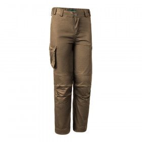 DEERHUNTER Youth Traveler Trousers - detské nohavice (1 - <P>Ľahké nohavice Deerhunter Youth Traveler Trousers vyrobené pre mladých objaviteľov a ideálne na jarno-letné dobrodružstvá spájajú funkčný dizajn s charakteristickou 2-smernou strečou pre optimálnu flexibilitu pri prechádzkach. Sú tiež ošetrené vodoodpudivou úpravou bez obsahu fluórovaných uhľovodíkov pre pokoj. S praktickými vreckami na stehnách pre ľahký prístup, dĺžka sa dá ľahko upraviť vďaka dvojitému lemu, ktorý zaistí dokonalé padnutie. Cestovateľská kolekcia, ktorá je k dispozícii aj pre mužov a ženy, môže byť celá rodina pripravená na dobrodružstvo. </P>
<UL>
<LI>Nastaviteľné pomocou gombíka a gumy vo vnútri pása </LI>
<LI>Dve predné vrecká </LI>
<LI>Pravé stehenné vrecko s chlopňou </LI>
<LI>Vrecko na ľavom stehne so zipsom </LI>
<LI>Predtvarované kolená </LI>
<LI>Dvojité lemovanie pre nastaviteľnú dĺžku</LI>
<LI>Farba 240 - Hickory</LI></UL>