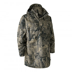 DEERHUNTER PRO Gamekeeper Smock - lovecký plášť (S - <P>Plášť zažíva renesanciu v rámci poľovníckeho a outdoorového oblečenia. Deerhunter PRO Gamekeeper má na jednej strane dlhý vodeodolný zips, takže sa ľahko a pohodlne oblieka a vyzlieka. S membránou Deer-Tex® Performance Shell® je plášť 100% vetru, vodeodolný a priedušný. Deer-Tex® Performance Shell® je strečová membrána, ktorá je úžasne pružná. Na membránu sa vzťahuje päťročná záruka. </P>
<UL>
<LI>Odnímateľná kapucňa 
<LI>Krátky 2-cestný zips YKK vpredu v strede 
<LI>Dve vrecká na ohrievanie rúk s vodeodolnými zipsami 
<LI>Vodotesné zipsy pod pažami pre vetranie 
<LI>Vodotesné zipsy na oboch stranách uľahčujú prevliekanie cez hlavu 
<LI>Nastaviteľný pás a spodok pomocou šnúrky 
<LI>Nastaviteľné v spodnej časti rukávov pomocou pásika a suchého zipsu 
<LI>Neoprénové búrkové manžety 
<LI>Farba 64 - Realtree Timber</LI></UL>