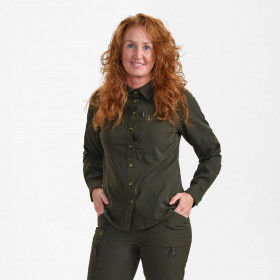 DEERHUNTER Lady Canopy Shirt - dámska košeľa (3 - <P>Dámska košeľa Deerhunter Lady Canopy stelesňuje ľahké poľovnícke oblečenie. </P>
<P>Táto ľahká, priedušná košeľa so strečom, vytvorená pre lovcov, ktorí hľadajú pohodlie a všestrannosť, ponúka optimálne krytie v lete. Rýchloschnúci a ľahký ripstop materiál so 4-smerným strečom zaisťuje bezkonkurenčné pohodlie. Tričko je priedušné a ľahké, vďaka čomu je ideálne na aktivity ako turistika, poľovníctvo a pod. Má vetranie vzadu so sieťovinou a popruh na zaistenie vyhrnutých rukávov. Pre pohodlie má predný kryt vo vnútri praktickú handričku na čistenie optiky. Vylepšite si letnú poľovnícku výstroj o košeľu Lady Canopy – jednoduché riešenie, ktoré spája vynikajúce pohodlie a praktickosť pre skvelý zážitok z vonku.</P>
<UL>
<LI>Ženský strih </LI>
<LI>Náprsné vrecko so zipsom </LI>
<LI>Vetranie vzadu so sieťovinou </LI>
<LI>Ramienka a gombíky na vyhrnutie rukávov </LI>
<LI>Čistiaca handrička na okuliare vo vnútri prednej lišty </LI>
<LI>Pružná tkanina pre lepšie pohodlie </LI>
<LI>Ľahká tkanina pre vysoké teploty </LI>
<LI>Rýchloschnúca tkanina</LI>
<LI>Farba 361 - Forest Green</LI></UL>